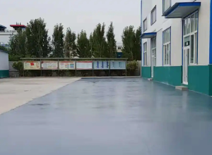 阳江彩色路面喷涂翻新的材料对冬季